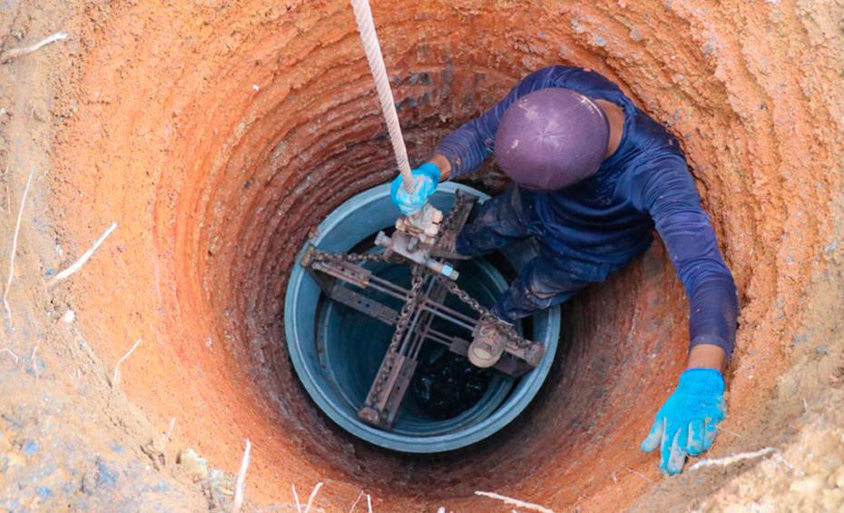 empresa de poceros en Madrid trabajando en saneamiento